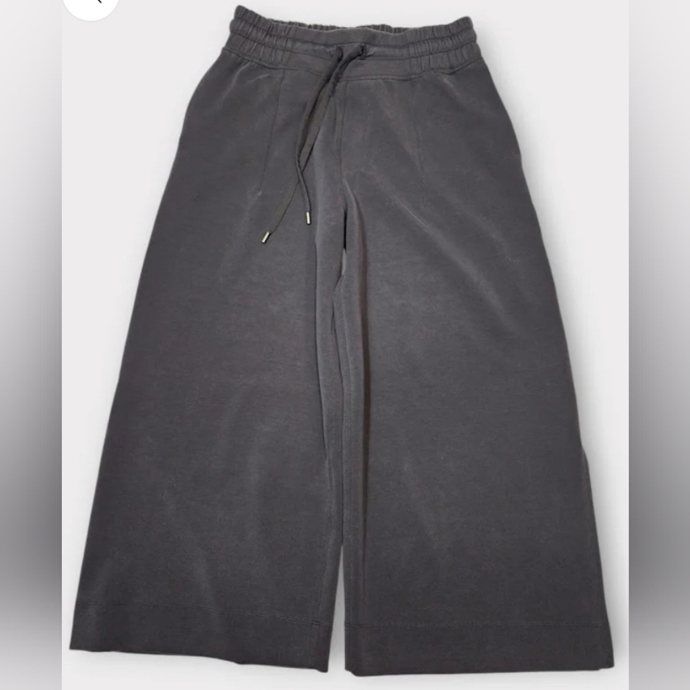 Size 8 - Lululemon Soft Ambitions High Rise Crop *Softstreme